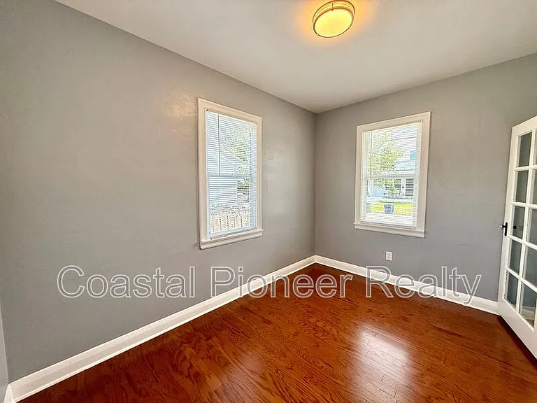 2323 W North B St — Photo 12