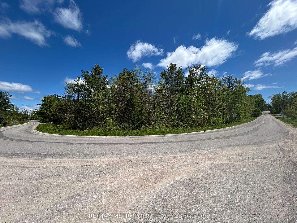 1st image of 593 Lakeshore Rd E