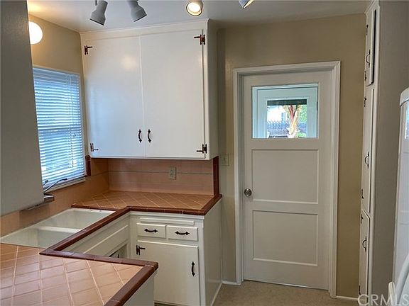 5th image of 2593 S 10th Ave