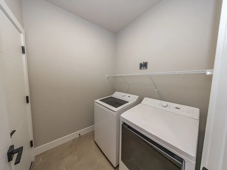 738 SE 34th St — Photo 14