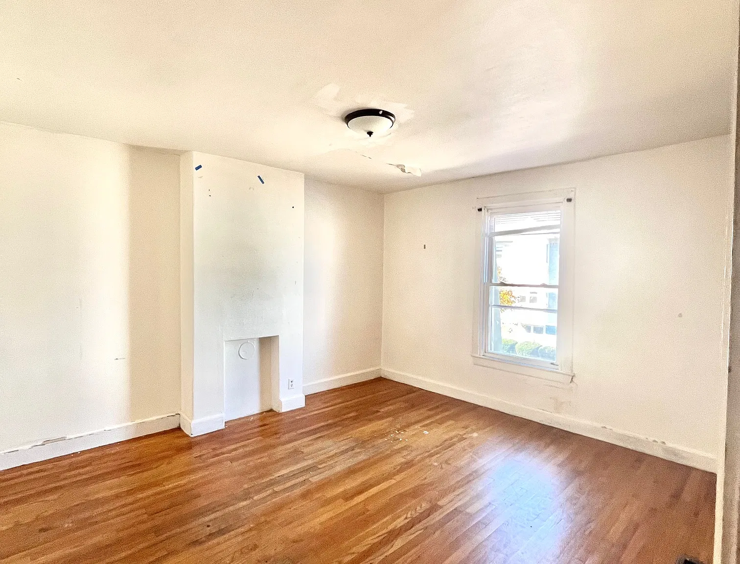 684 Parker St — Photo 3