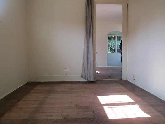 3rd image of 708 1/2 Copeland Ct #708-1/2