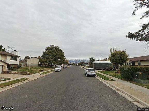Exterior Neighborhood (street photo)
