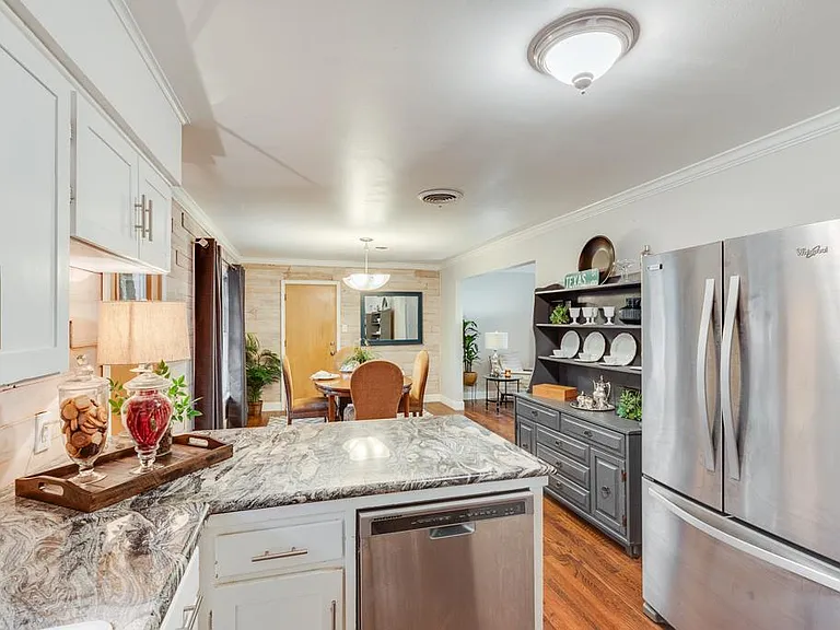 2515 Sherwood St — Photo 18