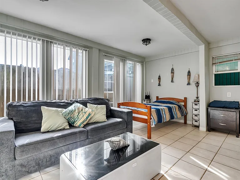 3529 Avenue M — Photo 12