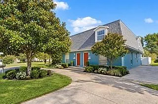 3729 Lilac Ln