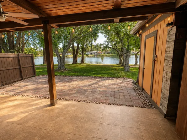 1910 Seagrape Ave, Pembroke Pines, FL 33026