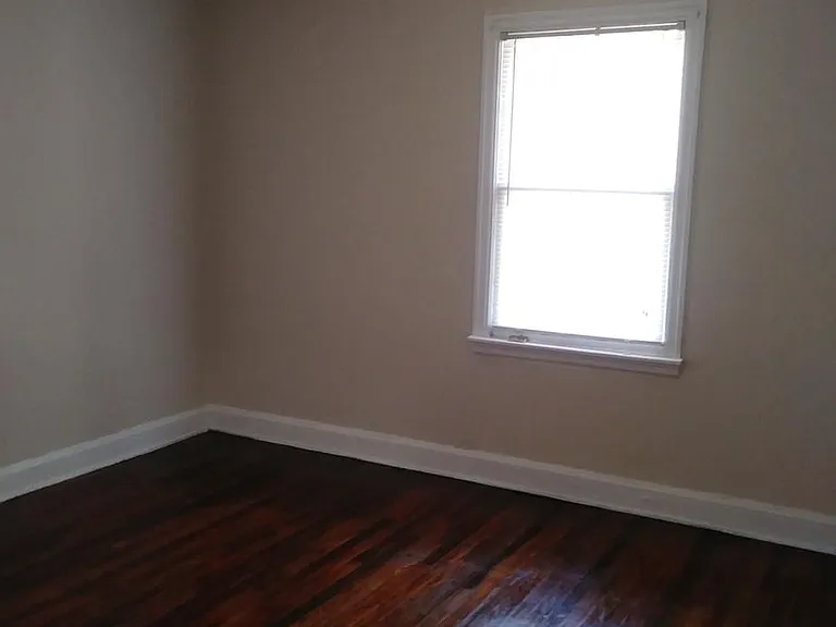 1924 Thomas Ln — Photo 10
