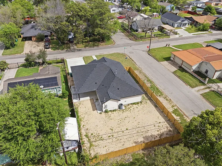 7040 Kinney St — Photo 39
