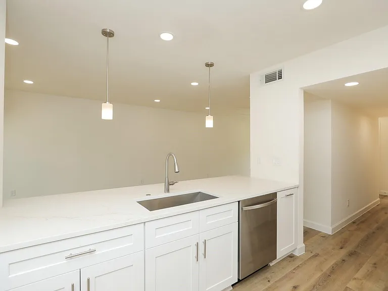 2050 Augusta Dr — Photo 17