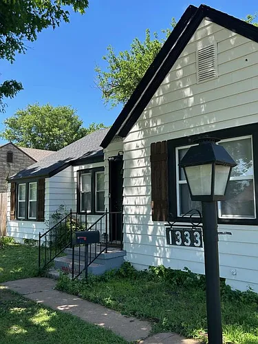 1333 NW Ash Ave Photo 1