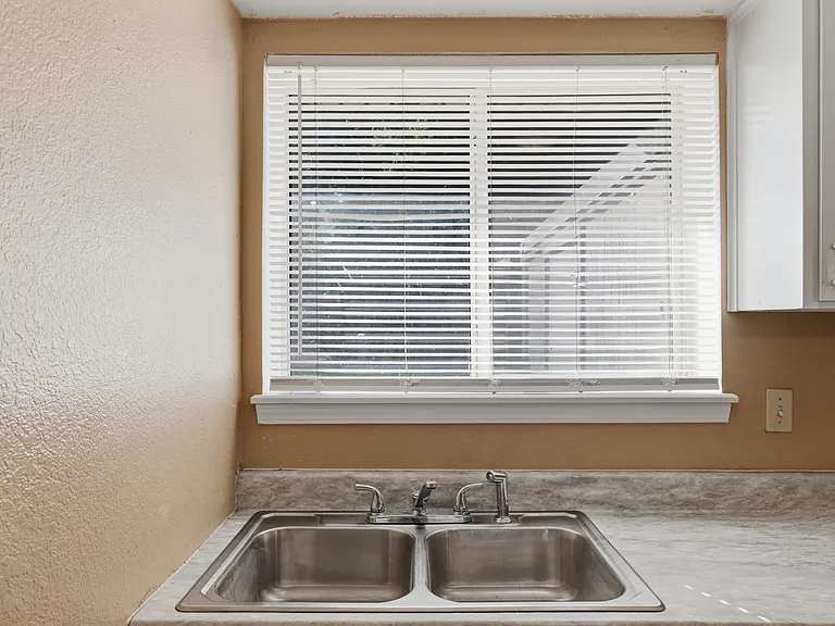 1628 Claudia Dr — Photo 17