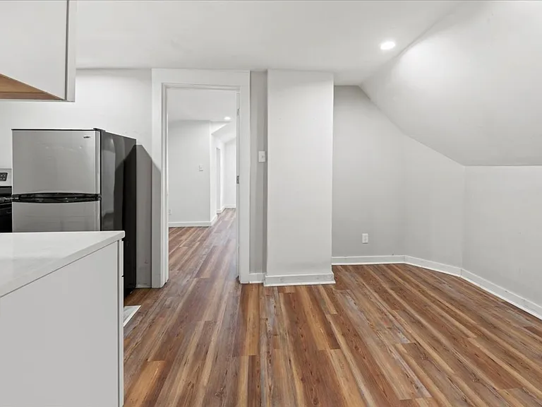 1138 W 36th St — Photo 3