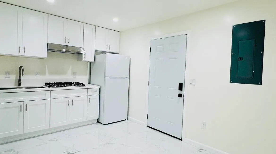 1 bed, 340 sqft, $1,800 — Photo 1