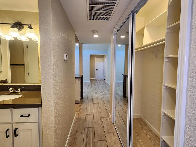 2222 I St #13 — Photo 17