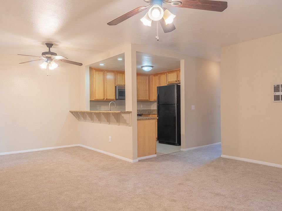 1st image of 4013 Oakcrest Dr Unit 1