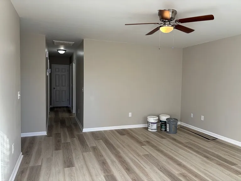 215 Paramount St — Photo 3