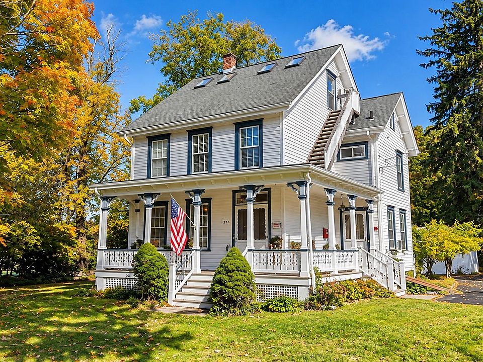 1st image of 225 Spring Street