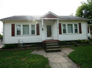 305 S White St, Mackinaw, IL