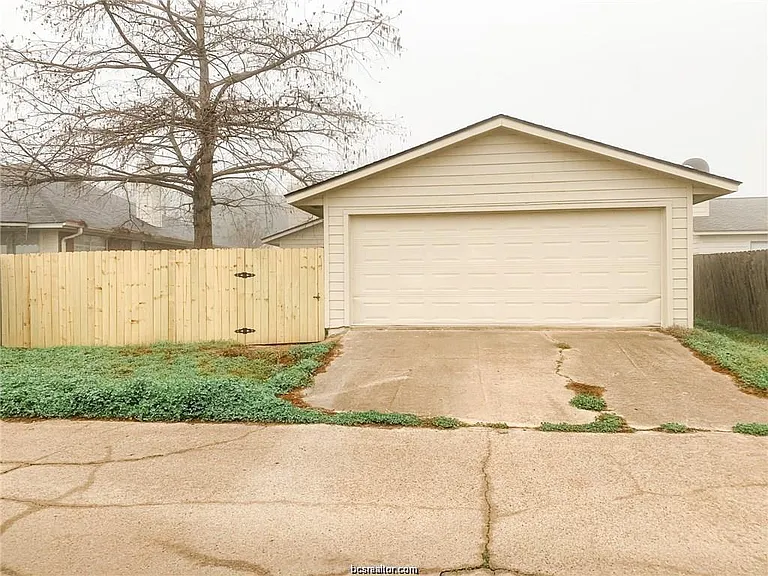 814 Camellia Ct — Photo 23