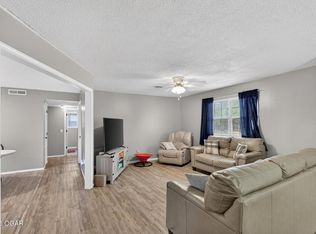 101 Stonegate St, Carterville, MO 64835