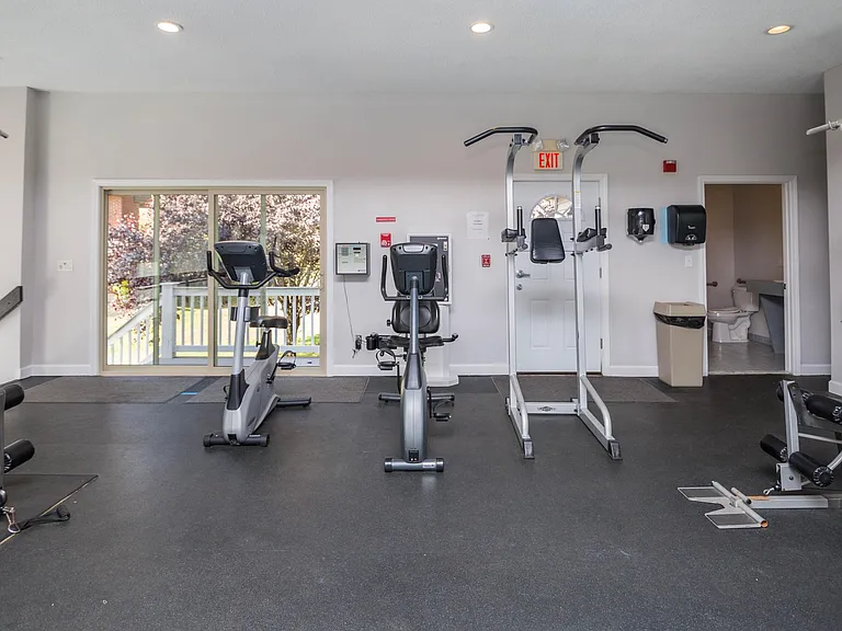 24/7 fitness center