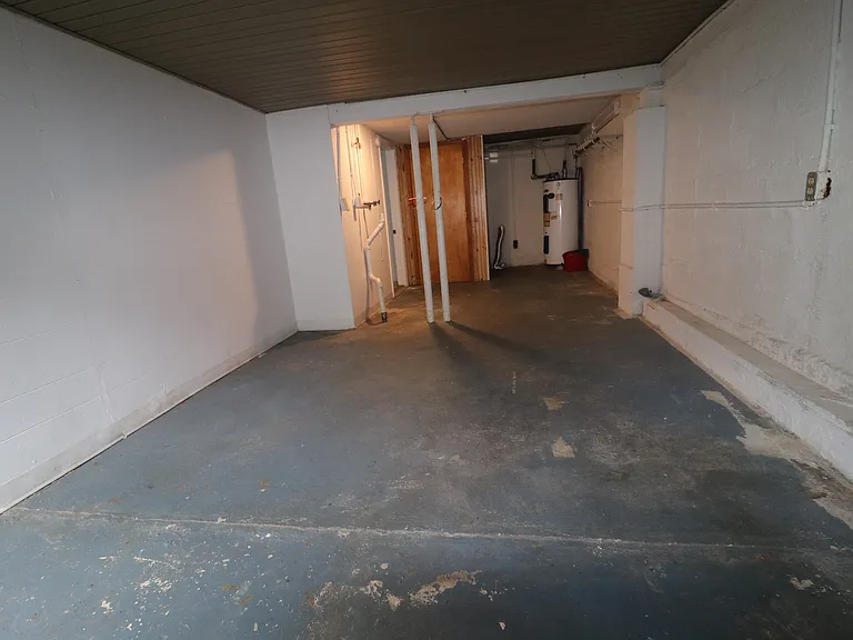 1672 Houston Ave — Photo 14