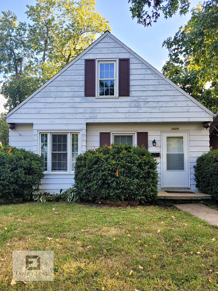 1609 E Clay St photo 1