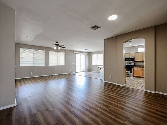 5th image of 204 W Teakwood Pl