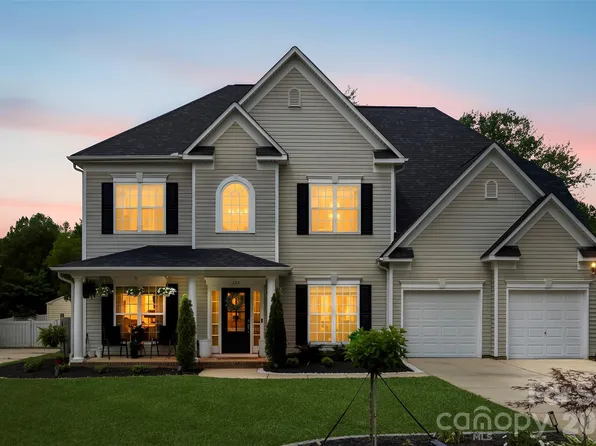 132 Elizabeth Hearth Rd, Mooresville, NC 28115