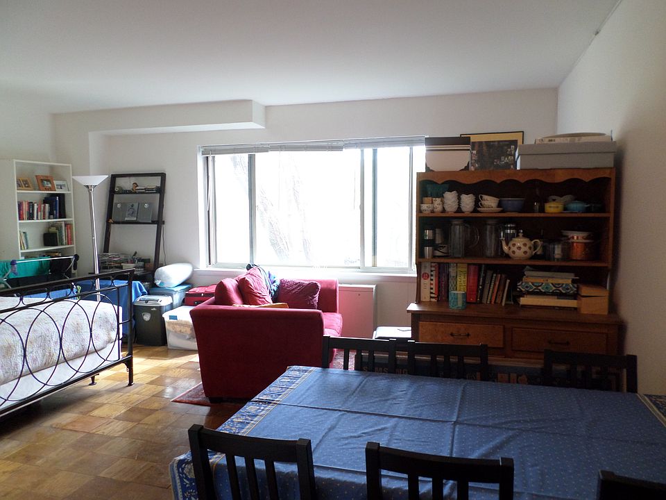 Lay-out of living, sleeping and dining areas