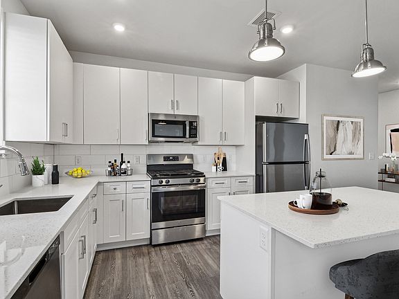 5th image of 435 Main St #631A