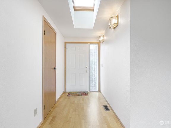 4th image of 716 Dennis Street #113