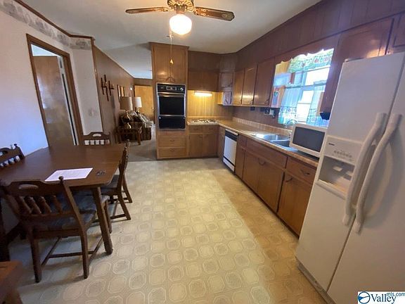 3rd image of 984 Sardis Dr