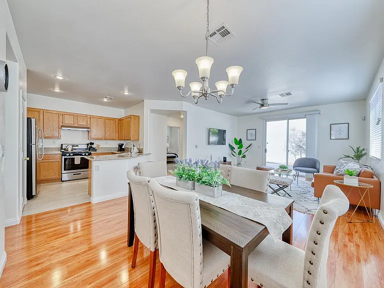 9772 Ridgebluff Ave — Photo 4