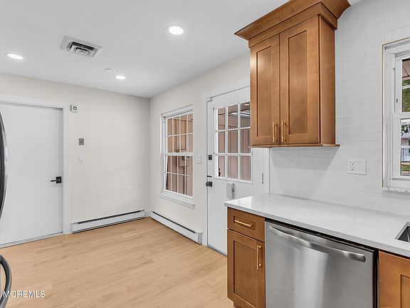 2nd image of 966B Argyll Circle