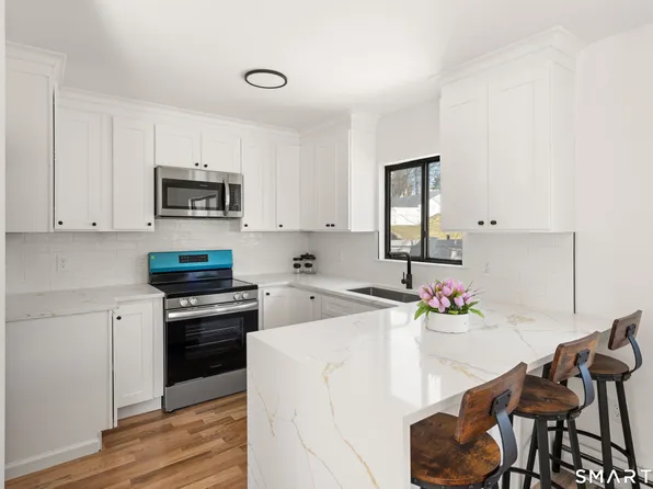 60 Lawn Avenue APT 21, Stamford, CT 06902