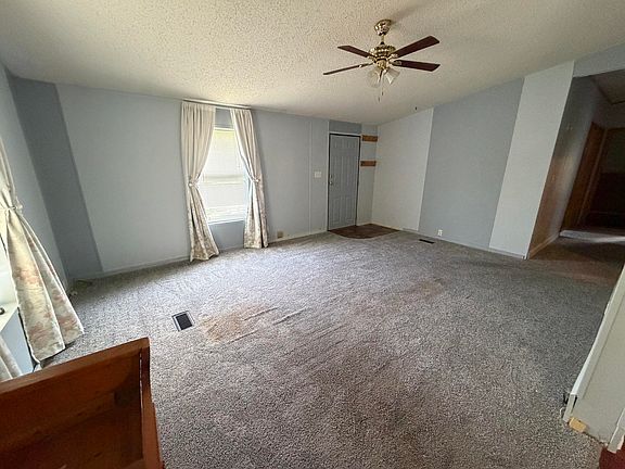 3rd image of 341 E John St
