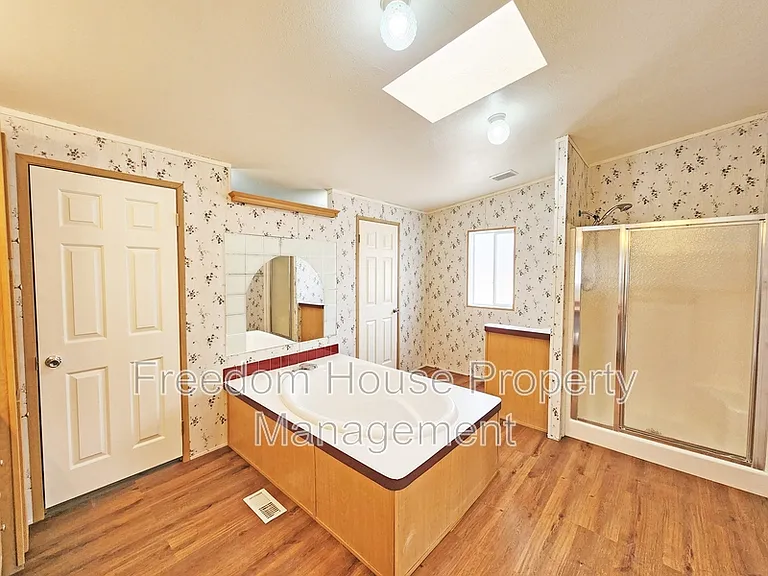 5220 Jerry Ave — Photo 26