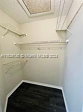 4th image of 2871 E Oakland Park Blvd