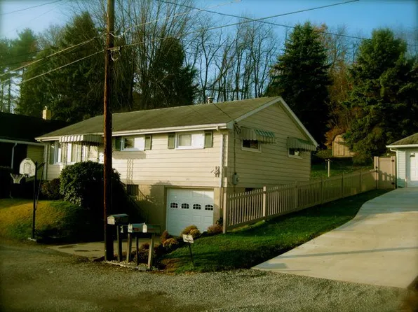 140 Orchard St, Apollo, PA 15613
