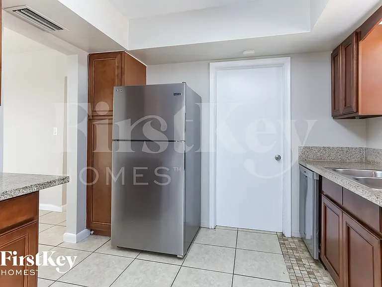 2230 NW 42nd Ave — Photo 7