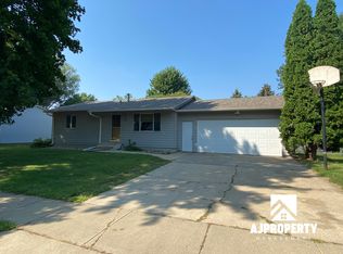 2105 S Grandview Ave, Sioux Falls, SD 57103
