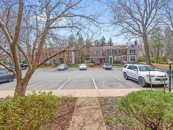5th image of 940 Huntwood Ln