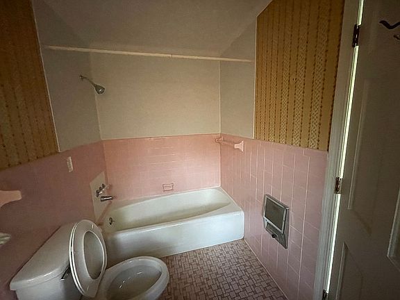 4th image of 404 N Alexander Ave