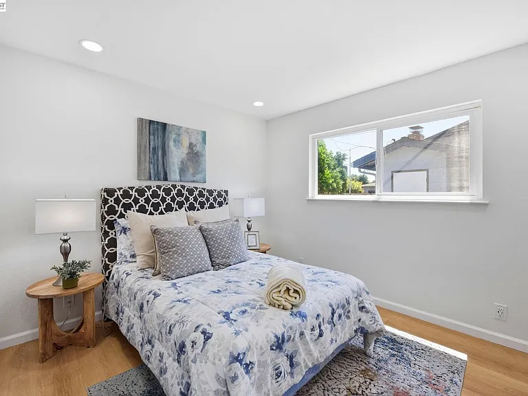 46718 Bradley St — Photo 11