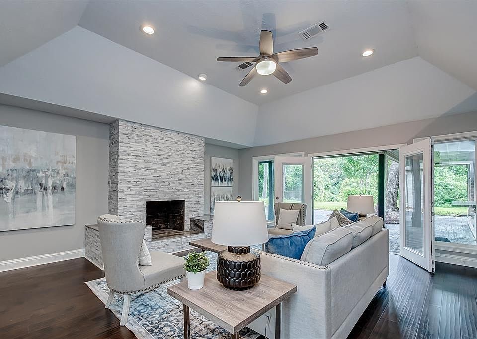 1st image of 11 Briar Hill Dr
