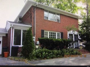 105 Searingtown Rd, Albertson, NY 11507