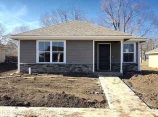 410 S Monroe St, Raymore, MO 64083