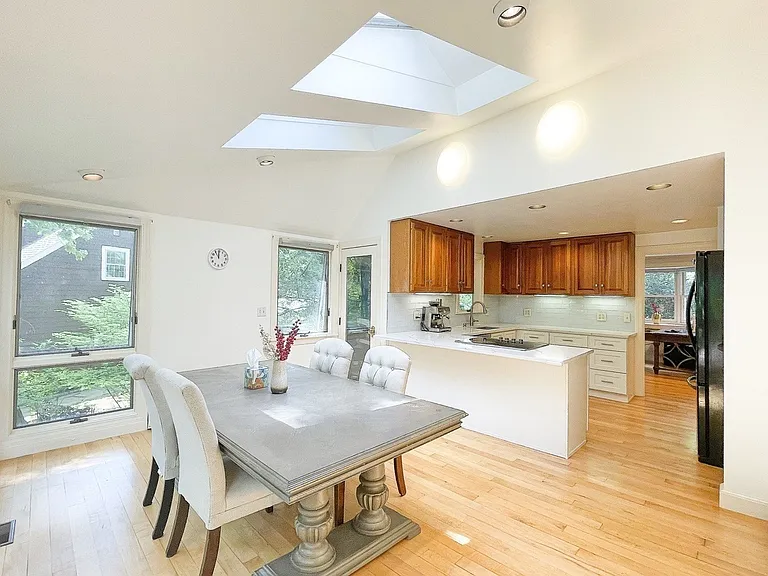 37 Emerson Rd — Photo 5